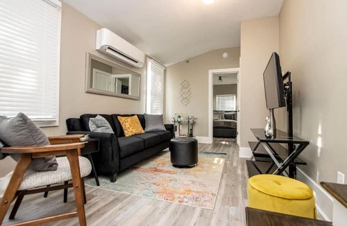 Pettaway Apartment | Suite & Simple in SoMa - A Stylish Stay for 1 or 2
