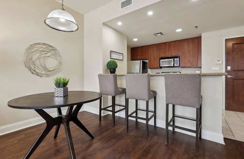 Central Business District Hotel | Suite Zen |Central NOLA Stay Near French Qtr