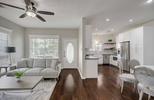 Houston Heights House | SUMMER 2026 - Updated 3/2 with yard, one block from MKT Heights central Houston