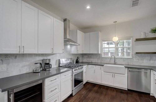 Houston Heights House | SUMMER 2026 - Updated 3/2 with yard, one block from MKT Heights central Houston