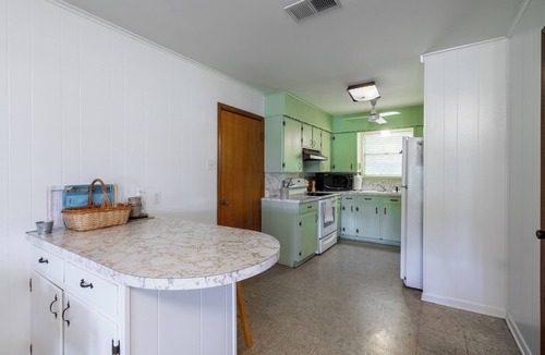 Malakoff House | Summer at the Lake! Book now for your preferred dates. friends, family, pups!