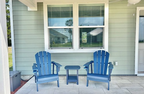 Eastpoint House | Summer Breeze, community pool