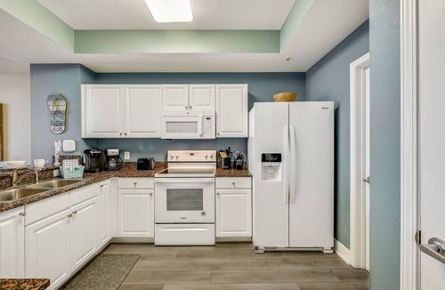 El Centro Beach Condo | Summer Deals! Close to Pier Park! FREE Activities! 10th Floor