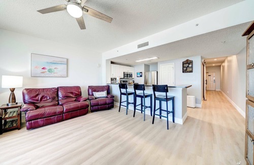 Long Beach Condo | Summer savings ! RESERVED PARKING and free beach chair tower 1-305
