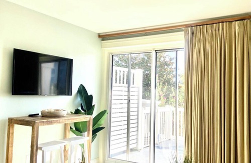 Baytowne Wharf Apartment | SUMMER SPECIALS! Beautiful studio w/LARGE BALCONY! Walk to nightlife & dinner