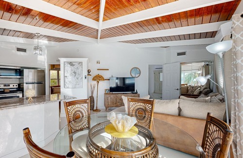 Summerland Key House | Summerland Canal-Front Escape w/Plunge Pool, Dock, Tiki Bar, WiFi & Laundry