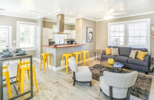 Downtown House | Sun Swept - Cute Cottage in the Heart of Downtown Pensacola!