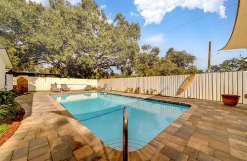 South Pinellas Community Council House | Sunbathers Casa: Huge Pool & 6 Mins to the Beach!