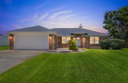Gulf Breeze House | Sunny 3BR with Hot Tub & Game Room Home