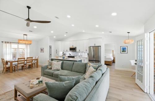 Gulf Breeze House | Sunny 3BR with Hot Tub & Game Room Home