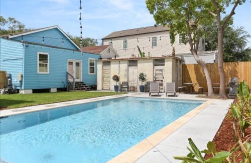 Mid-City House | Sunny 5Bed w Parking and direct Streetcar access