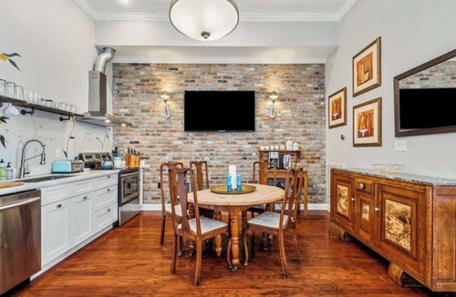 Faubourg Lafayette Villa | Sunny 5BR Villa w/Private Pool & Courtyard Oasis