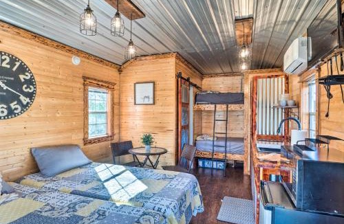 Negreet House | Sunny 'Catfish Cabin' w/Views of Toledo Bend