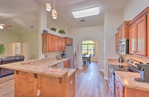 Navarre House | Sunny Coastal Getaway 5 Mi to Navarre Beach!