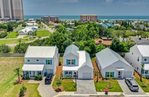El Centro Beach House | Sunny Day - Walk to beach- community pool!