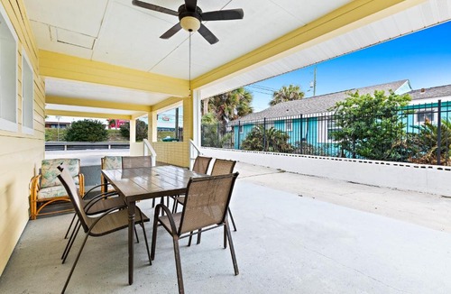 Bahama Beach House | Sunny Daze