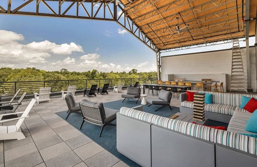 Govalle Apartment | Sunny East Austin 1BR w/Lounge & Pool, nr Restaurants, by Blueground