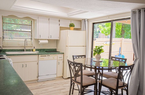 Port Orange House | Sunny Florida Retreat - Just 3 miles to the beach!