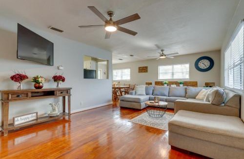 Wright House | Sunny Fort Walton Beach Vacation Rental with Yard!