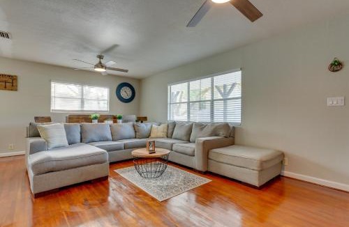 Wright House | Sunny Fort Walton Beach Vacation Rental with Yard!