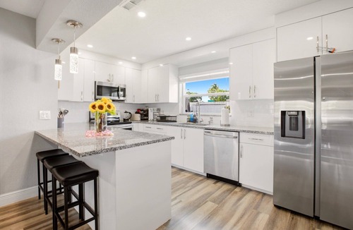 North Andrews Gardens House | Sunny Ft Lauderdale Retreat 3BR Sleeps 6 Near Beaches&Dining Patios+Free Parking