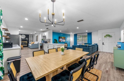 Fruitland Park House | Sunny Lakeside Retreat w/Pool + Firepit
