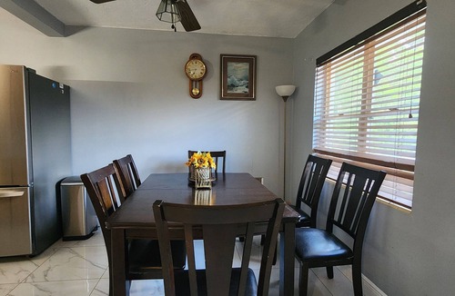 Orlando House | Sunny palm breeze home near UCF
