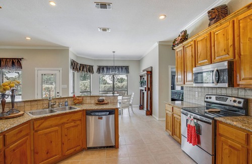 Stephenville House | Sunny Stephenville Home w/Pool: 4 Mi to Downtown