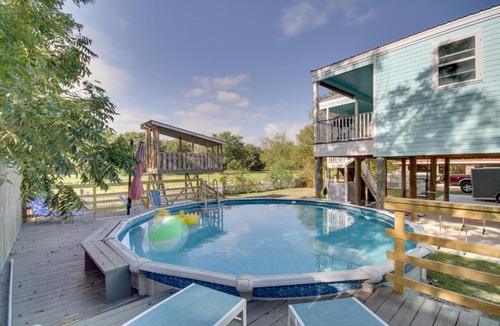 Waveland House | Sunny Waveland Home Rental w/Pool: Walk to Beach!
