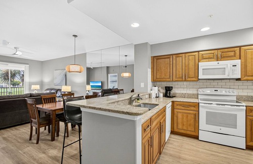 Tropical Cove Condo | Sunrise Fairway Retreat at Lexington CC Golf Village