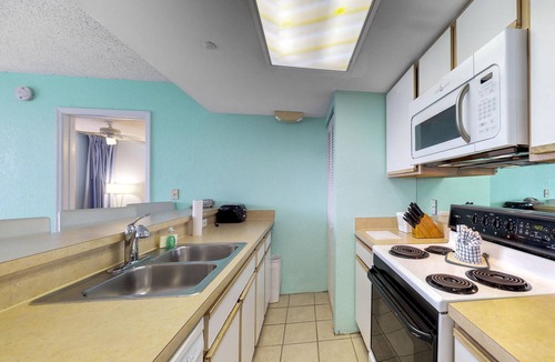 Key West Condo | Sunrise Suites Condo with Balcony - Shared Pool, Hot Tub, Tennis, Free Parking