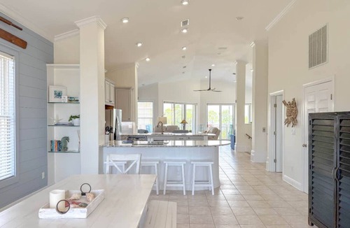 East End House | Sunset Beach- 4 king bedroom Private/Heated pool Our Kind of Paradise