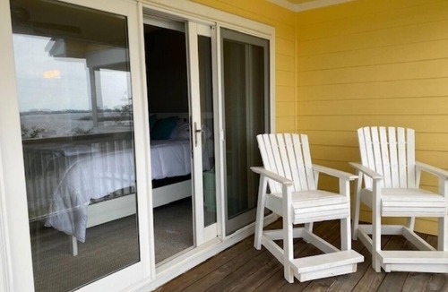 Innerarity Townhomes House | Sunset Bliss with 2 Decks, Pool & Private Bay Access