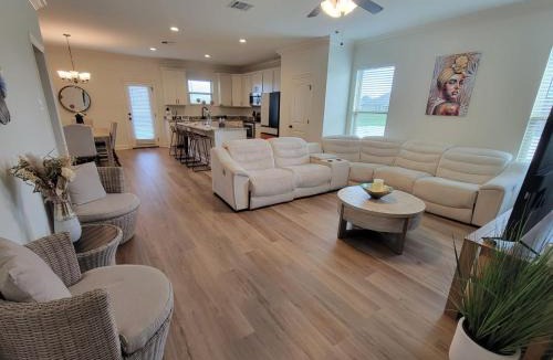 Lake Charles House | Sunset Hideaway 15 min from Downtown Lake Charles
