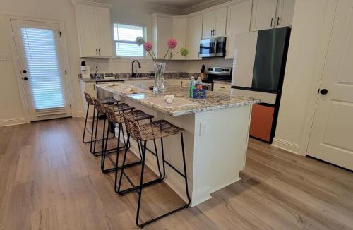 Lake Charles House | Sunset Hideaway 15 min from Downtown Lake Charles