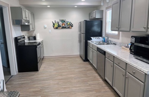 Pretty Bayou House | Sunset View 10 min to Gulf Coast Emerald Beaches - Pet-Friendly!