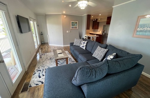 Pretty Bayou House | Sunset View 10 min to Gulf Coast Emerald Beaches - Pet-Friendly!
