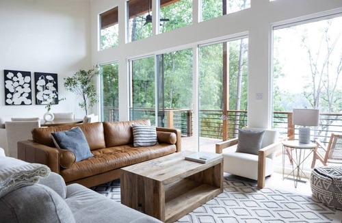 Arley House | Sunset Views-Modern Lake Retreat