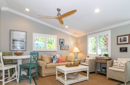 Ilexhurst Condo | Sunset Villas 2/1 Pool Condo Lush Tropical Landscape Walk To Sugar Sand Beach