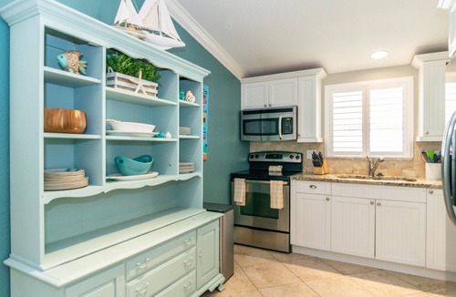 Ilexhurst Condo | Sunset Villas 2/1 Pool Condo Lush Tropical Landscape Walk To Sugar Sand Beach