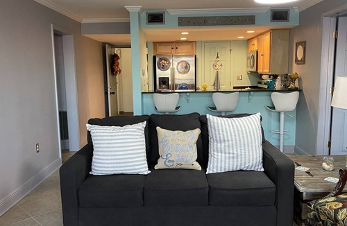 Biloxi Condo | Sunshine & Beach Views at 2046 Beach Blvd
