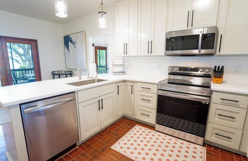 Magnolia Bluffs House | Sunshine & Savings 20% OFF! Bayfront, Dog Friendly, Sleeps up to 8