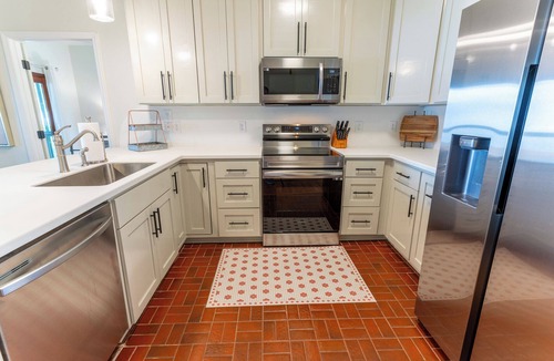 Magnolia Bluffs House | Sunshine & Savings 20% OFF! Bayfront, Dog Friendly, Sleeps up to 8