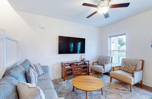 El Centro Beach House | Sunshine & Sea Breezes