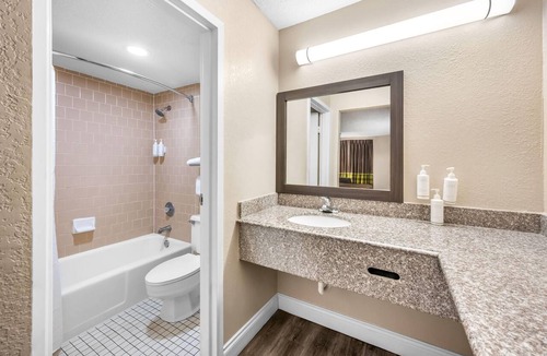 Metairie Hotel | Super 8 by Wyndham Metairie