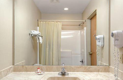 Kreole Hotel | Super 8 by Wyndham Pascagoula