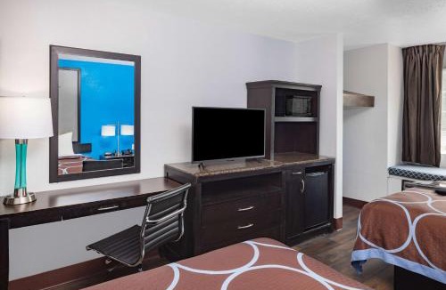 Northwest Pensacola Hotel | Super 8 by Wyndham Pensacola