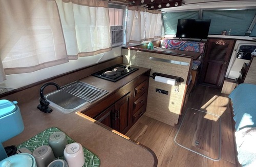 Key West Boat Rental | Super-Cozy boat in Key West!