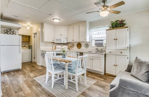 Navy Point House | Super Cute Guest House!
