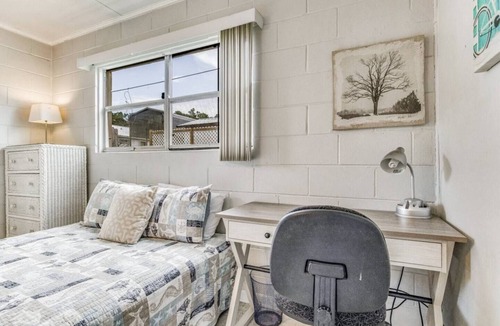 Navy Point House | Super Cute Guest House!